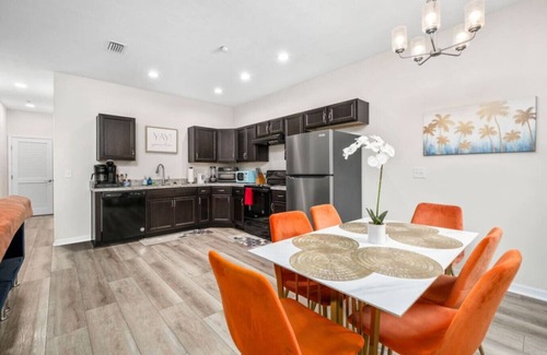 Gainesville Apartment | Beautiful Home | Walk to UF | Newly built