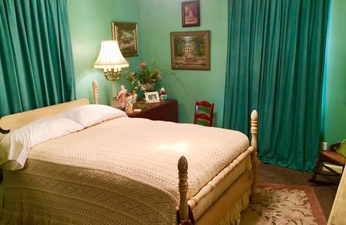 Holly Springs House | Beautiful Home with pool 30 minutes from Oxford