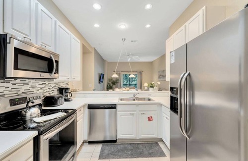 Bahama Bay Condo | Beautiful home with resort pool and space for the whole family