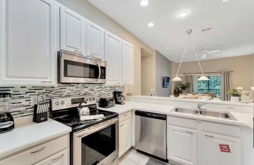 Bahama Bay Condo | Beautiful home with resort pool and space for the whole family