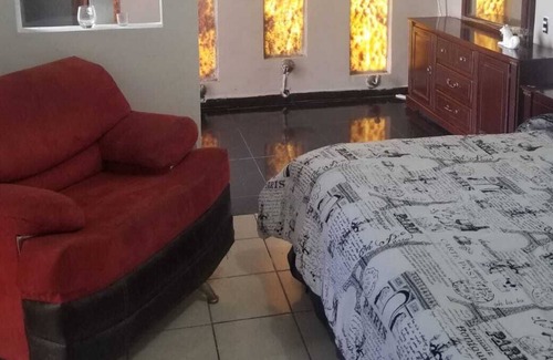 Guadalupe House | Beautiful house 10min from airport & industrial parks Smokers& Pets allow.