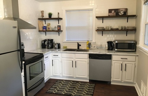 St. Clair Apartment | Beautiful house in a heart of Hamilton