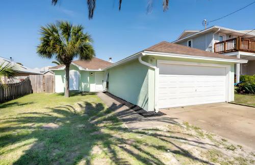 Holiday Beach House | Beautiful House Sleeps 12 - Hot Tub - Breakfast - Walk to Beach