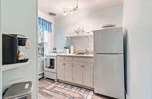 Ogunquit Apartment | Beautiful inn, Lighthouse Landing. #2 Sea Cliffs