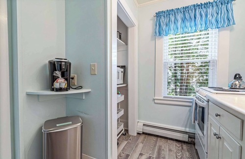 Ogunquit Apartment | Beautiful inn, Lighthouse Landing. #2 Sea Cliffs