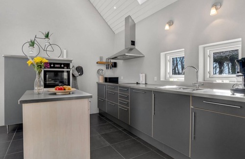 Østermarie House | Beautiful, inviting cottage in picturesque surroundings just outside the village of Østermarie.