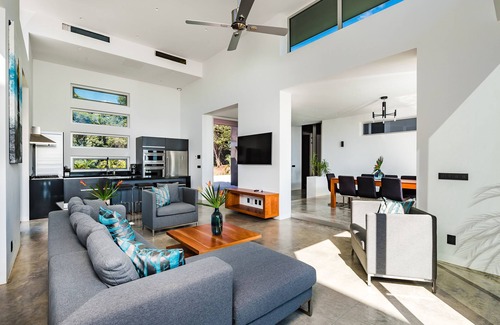 Black Beauty Villa | BEAUTIFUL Jungle Villa w/Big Outdoor Space HUGE Pool & Experience Manager