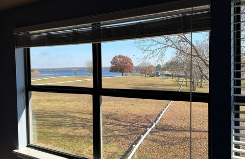 Alba House | Beautiful LAKE FRONT home on Lake Fork!