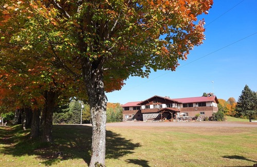 Ironwood Apartment | Beautiful Lake Superior is just down the road and what better then a private guestroom themed after it?