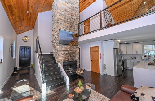 Thayerville House | Beautiful Lake View w/Hot tub, Fireplace,& firepit