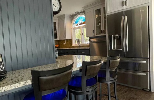 Bay of Fundy & Annapolis Valley Cottage | Beautiful Lakefront Cottage Oasis |AnnapolisValley