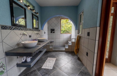 Bullet Tree Falls House | Beautiful large house with two decks and excellent view of the Mopan River