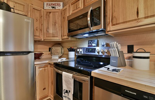 Hendersonville Cabin | Beautiful Log Cabin on Horse Farm The Holy Cow