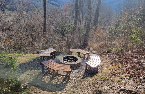 Maggie Valley Cabin | Beautiful Log Cabin with Panoramic Views