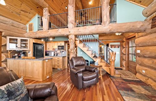 Silver Bay Cabin | Beautiful Log Cabin, Stunning Lake Superior & Tettegouche view, private