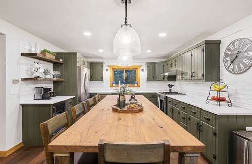 Evergreen Cabin | Beautiful, luxurious Evergreen cabin nestled in the mountains w/great views!