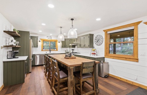 Evergreen Cabin | Beautiful, luxurious Evergreen cabin nestled in the mountains w/great views!