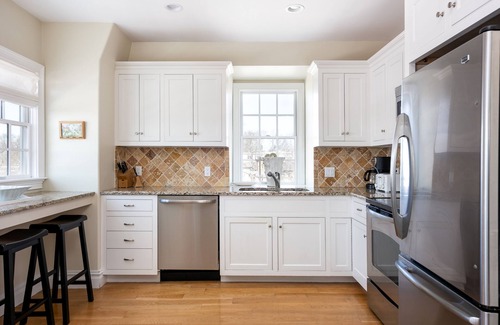 Historic Hill House | Beautiful Luxury Condo steps from historic Bellevue Ave.