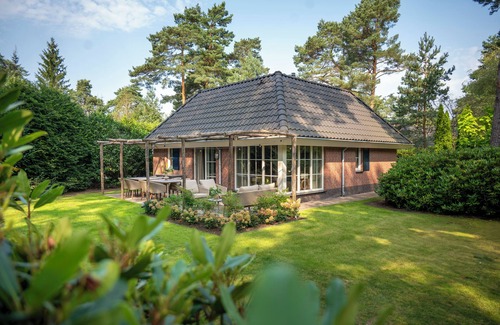 Beekbergen-Zuid Villa | Beautiful luxury vacation villa in the middle of the woods with lots of privacy.