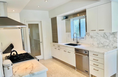 Downtown Fort Lauderdale House | Beautiful Mid-Century Modern SFR on the water , 10 minutes from Las Olas Blvd