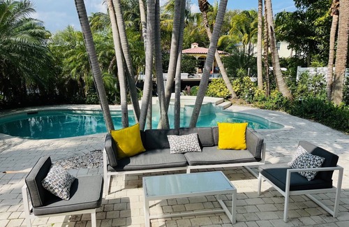 Downtown Fort Lauderdale House | Beautiful Mid-Century Modern SFR on the water , 10 minutes from Las Olas Blvd