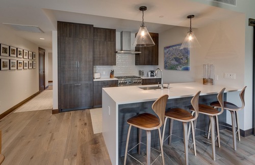 Stateline Condo | Beautiful Modern 1877 sqft. 2 bed, 3 bath plus additional flex room.