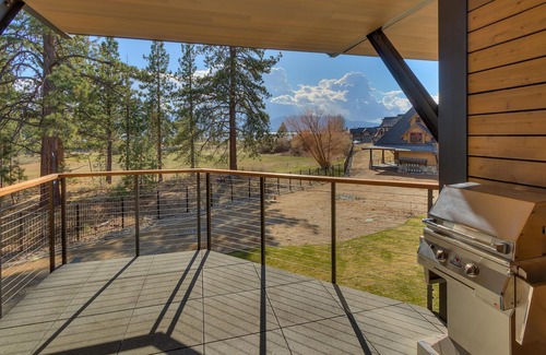 Stateline Condo | Beautiful Modern 1877 sqft. 2 bed, 3 bath plus additional flex room.