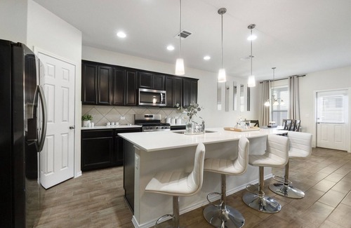 Manor House | Beautiful Modern and Spacious 4BR Home