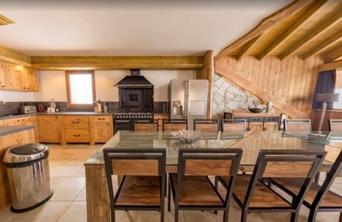 Les Bruyeres Ski Chalet | Beautiful modern chalet in Les Menuires - Ski-in Ski-out location