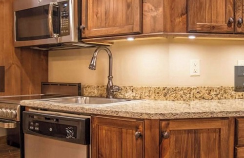 Gatlinburg Resort | Beautiful mountain views from your resort & minutes from Gatlinburg/Pigeon