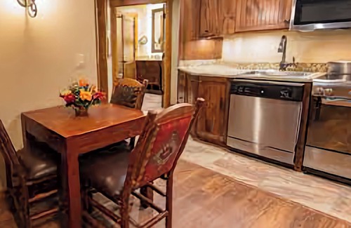 Gatlinburg Resort | Beautiful mountain views from your resort & minutes from Gatlinburg/Pigeon