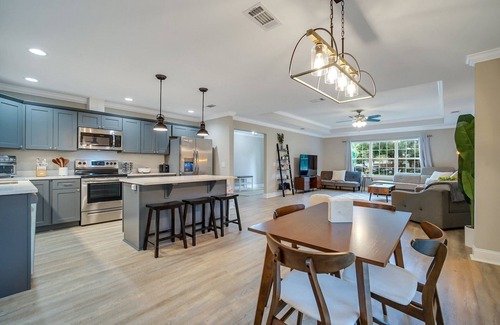 Savannah House | Beautiful New Construction Only 4 Min to Downtown!