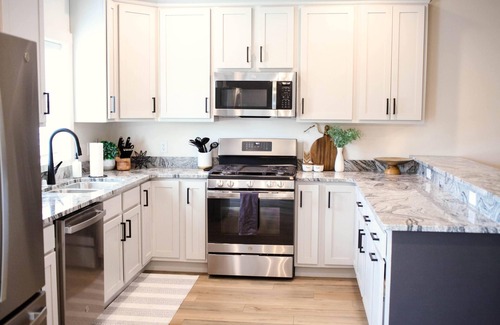 Sevierville House | BEAUTIFUL NEW HOME! IN THE MOUNTAINS YET MINUTES TO DOLLYWOOD AND DOWNTOWN