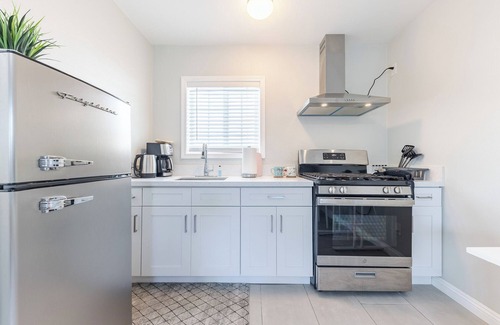 Mayflower Village House | Beautiful New Studio In Arcadia With Kitchen-C