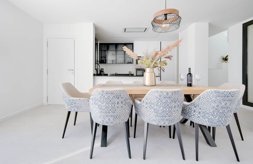 Polop Villa | Beautiful new villa 12 min to Benidorm with prive pool and hot tub on the roof