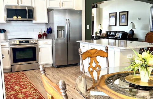 Orange Tree Villa | Beautiful Newly Remodeled Private Home; South-facing Pool-spa; close to Disney