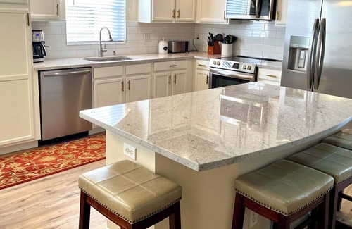Orange Tree Villa | Beautiful Newly Remodeled Private Home; South-facing Pool-spa; close to Disney