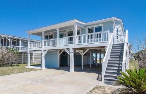 Oak Island House | BEAUTIFUL Oak Island OCEAN VIEW home only steps to the BEACH and BOAT LAUNCH!