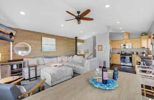 Tolovana Park House | Beautiful Ocean Views at Cannon Beach