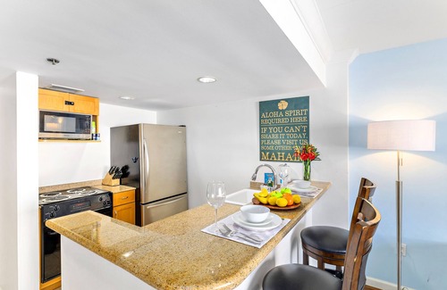 Waikiki Apartment | Beautiful Ocean Views at Ilikai Hotel
