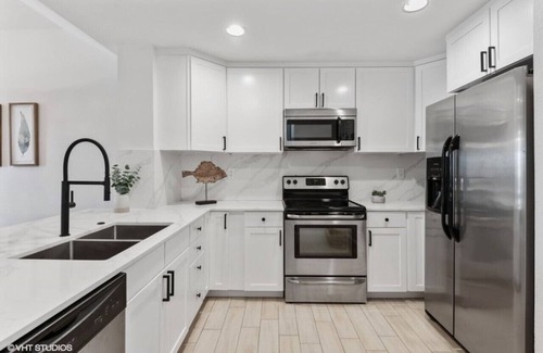 Rock Harbor House | Beautiful Oceanside Mariner's 3 Bedroom Townhome