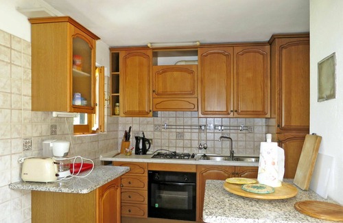 Porto Valtravaglia House | Beautiful private villa for 6 guests with TV, patio and pets allowed