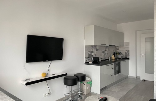 Militari Apartment | Beautiful Penthouse Lakeview W18