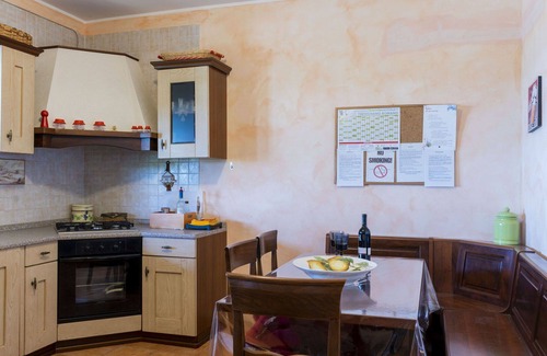 Lake Bracciano Villa | Beautiful private villa for 14 guests with private pool, A/C, WIFI, TV, patio and pets allowed