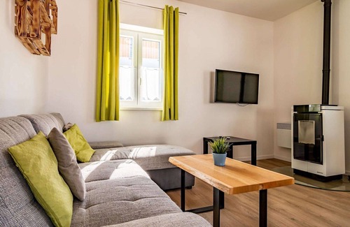 Lojzova Paseka House | Beautiful private villa for 4 guests with TV, terrace and pets allowed