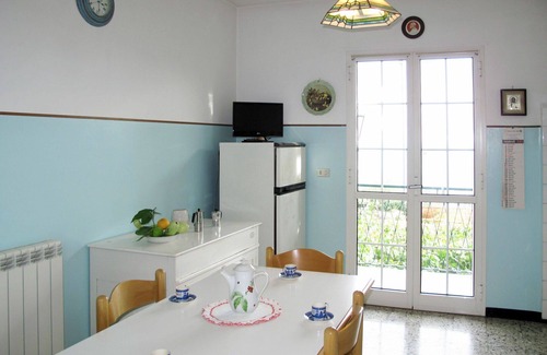 Ranzi House | Beautiful private villa for 4 guests with WIFI, TV, patio, pets allowed and panoramic view