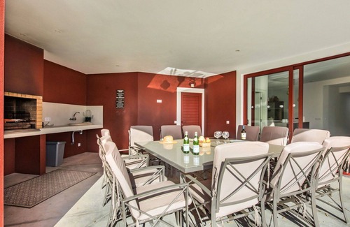 Pata de Cima Villa | Beautiful private villa for 14 guests with A/C, WIFI, private pool, TV and patio