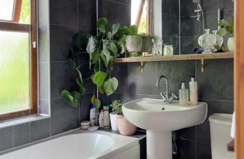 Levenshulme House | Beautiful Private Room in Levenshulme