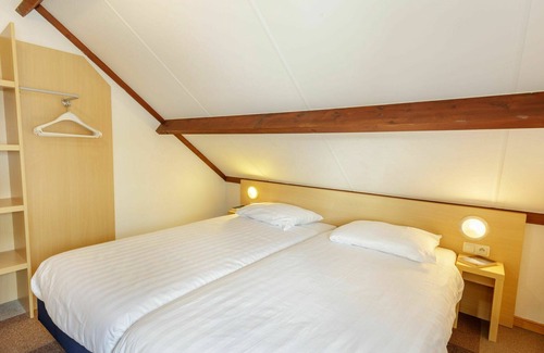 Nieuwpoort-aan-Zee House | Beautiful private villa for 6 people with pool, WIFI, TV, terrace and parking