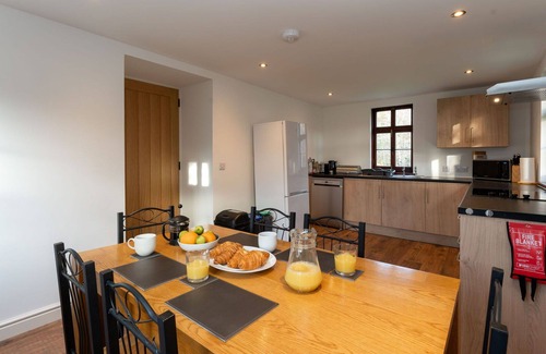 Inverarnie House | Beautiful private villa for 6 guests with WIFI, TV and panoramic view